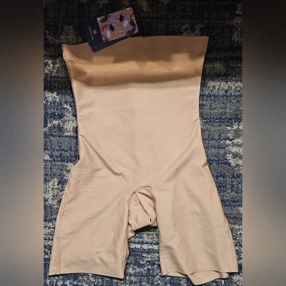 Honeylove No Show High-Waist Short - Picture 6 of 7